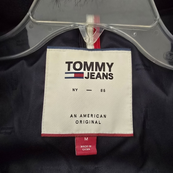 Tommy Hilfiger Navy Puffer Jacket with Faux Fur Hood Size M - Picture 9 of 9